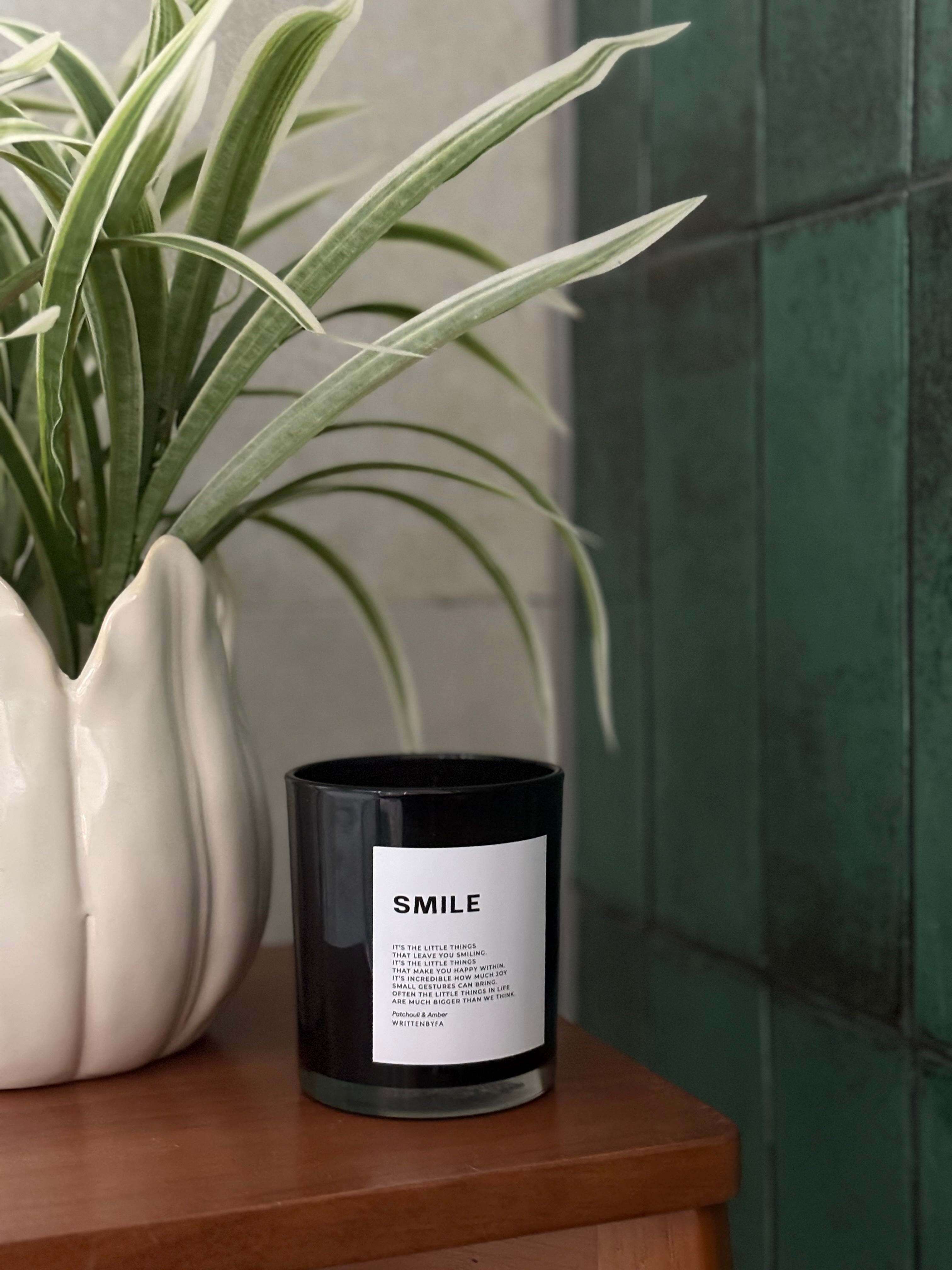 Smile | Black Gloss Candle